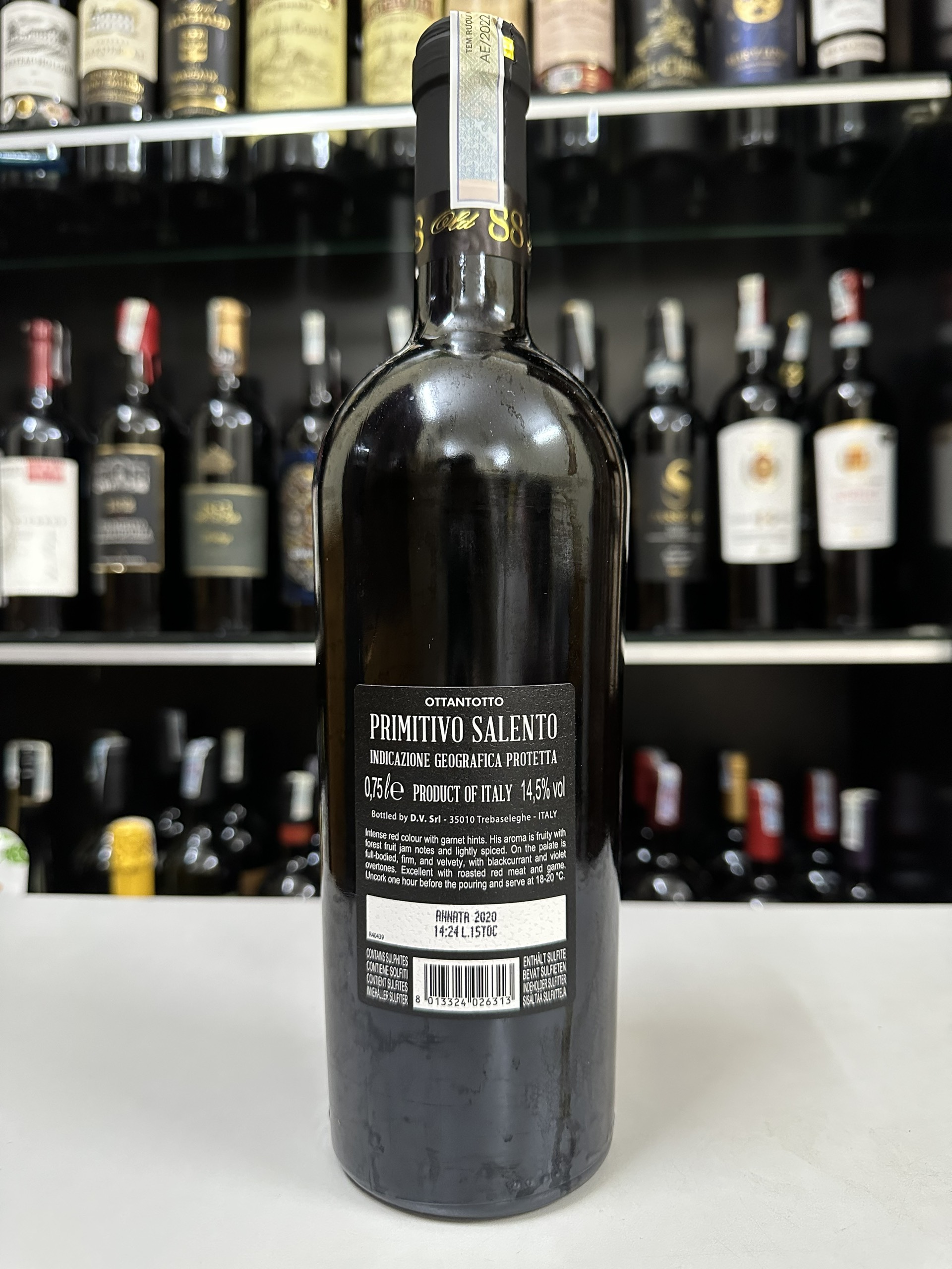 vang Ý 88 OTTANIOTTO PRIMITIVO SALENTO SS Dung tích : 750ml Giống nho : PRIMITIVO SALENTO SS Xuất xứ : Vang Ý Vùng : Puglia Loại vang : Vang đỏ Phân hạng : IGP Nồng độ cồn :14,5%